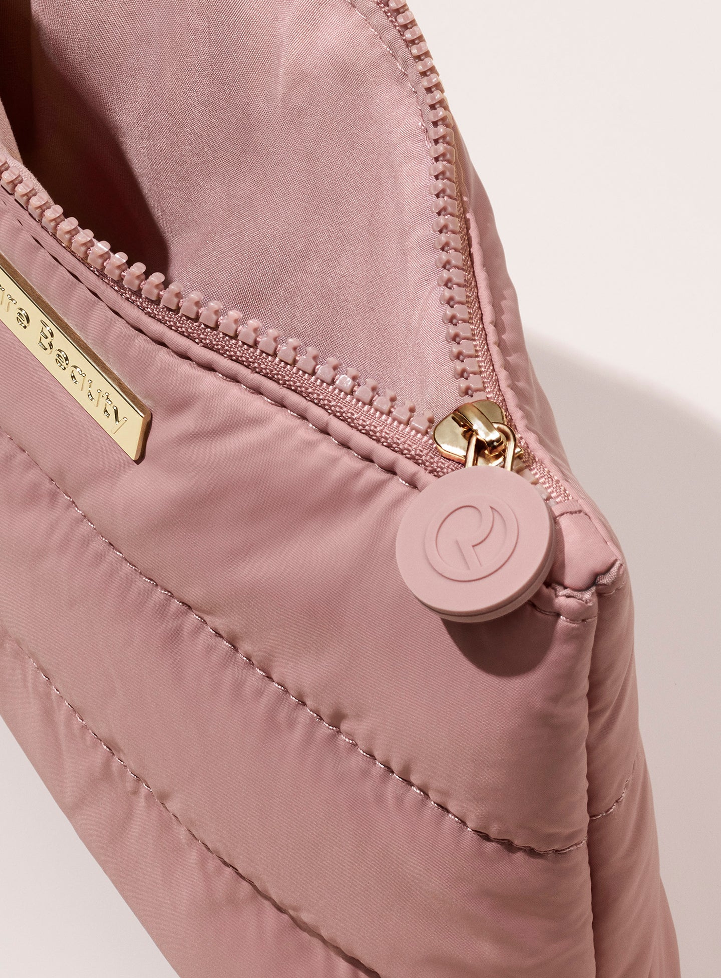 PUFFY MAKEUP BAG